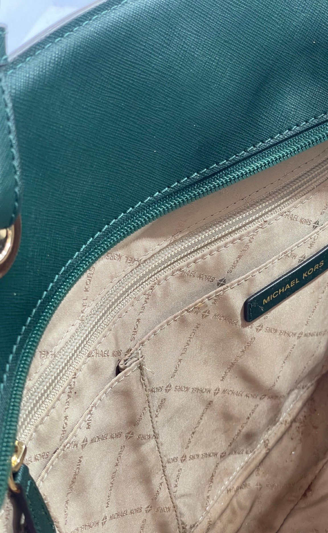 Michael Kors Walsh Saffiano Leather Tote – Forest Green